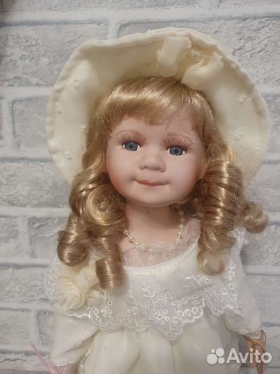 Кукла фарфоровая коллекционная