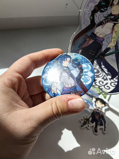 Акриловвя фигурка геншин сяо, в подарок значок