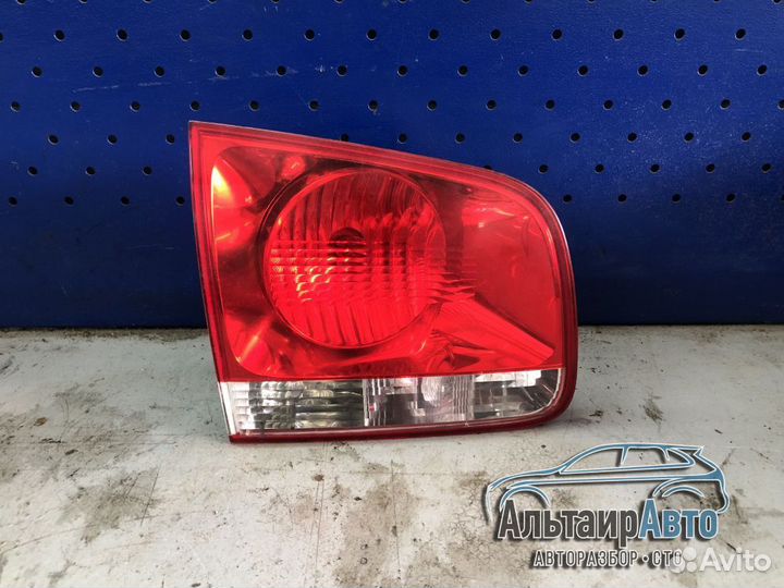 Фонарь задний левый внутренний Volkswagen Touareg