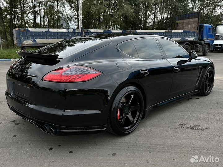 Porsche Panamera 4, 2010