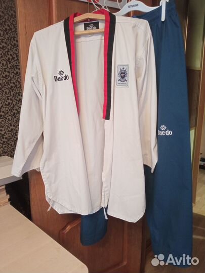 Добок тхэквондо Пхумсэ