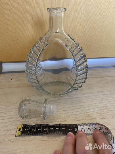 Пустая бутылка с пробкой