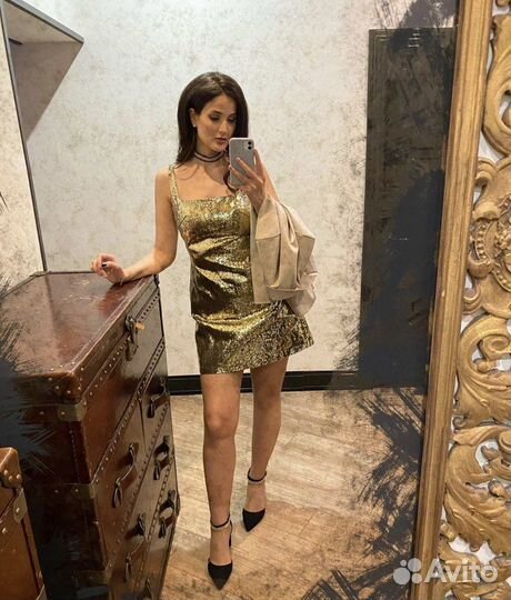 Блестящее платье