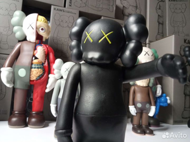 Коллекционная игрушка kaws