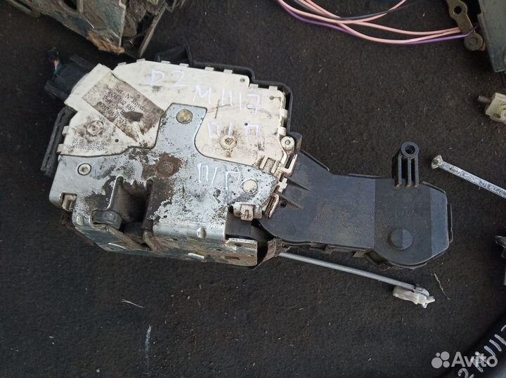 Замок двери Land Rover Discovery 2 1999-04