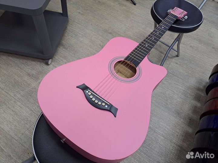 Гитара акустическая розовая