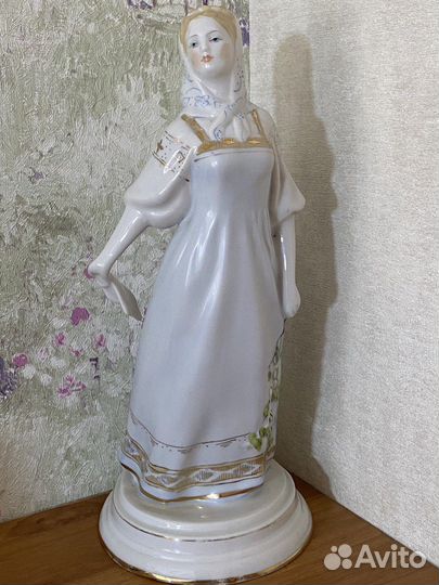 Статуэтки Берёзка. Юная плясунья. Птичница