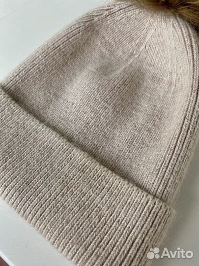 Шапка шерстяная с меховым помпоном