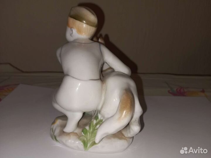 Мальчик с собакой статуэтка лфз