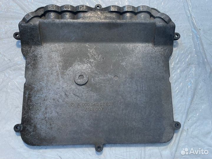 Крышка блока предохранителей Mercedes-Benz