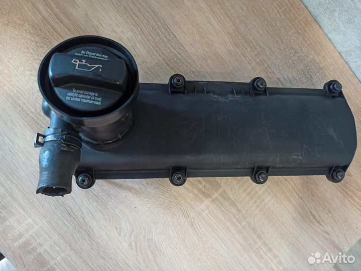 Клапанная крышка Skoda octavia tur 1.6 BFQ