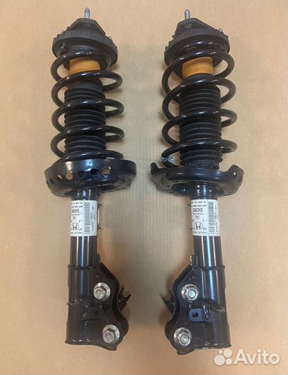 Стойки передние новые в сборе на Honda Civic 5D