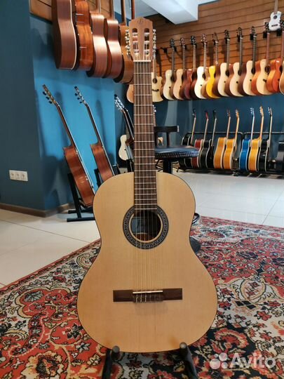Классическая гитара 4/4 Flight