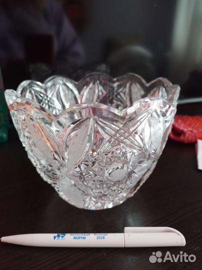 Хрустальный салатник и фарфоровая ваза