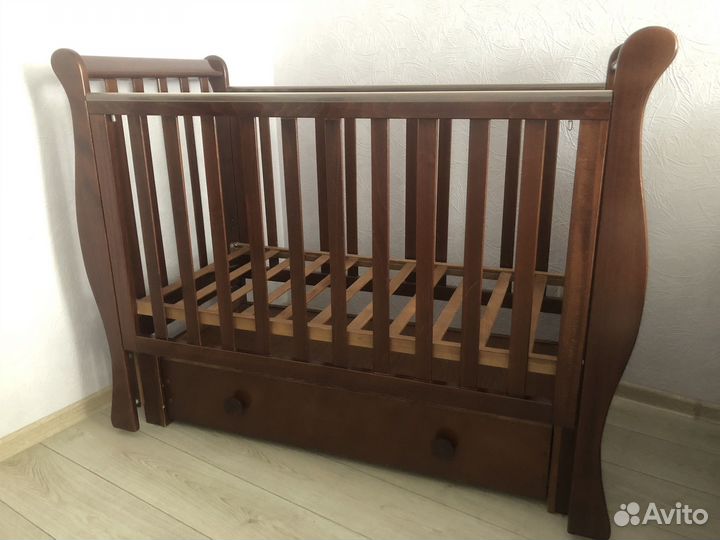 Детская кроватка с продольным маятником Лель