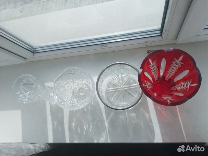 3 вазы из хрусталя, одна красное стекло
