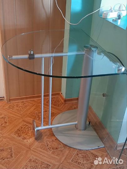 Стол обеденный стеклянный