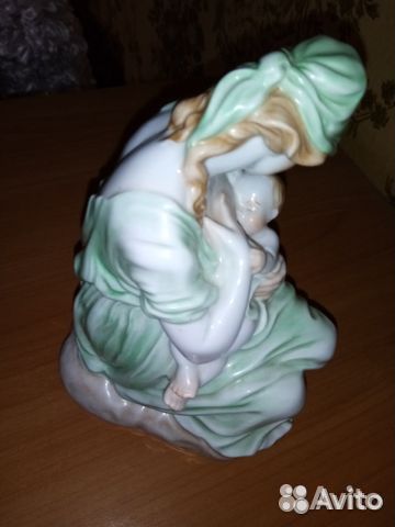 Статуэтка материнство