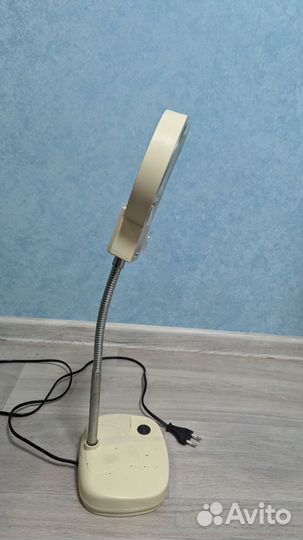 Лампа-лупа с подсветкой настольная