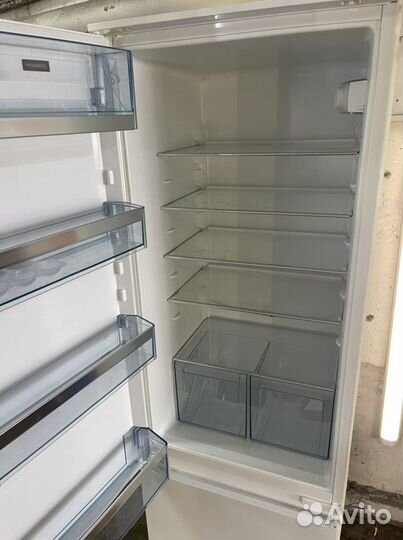 Встраиваемый холодильник