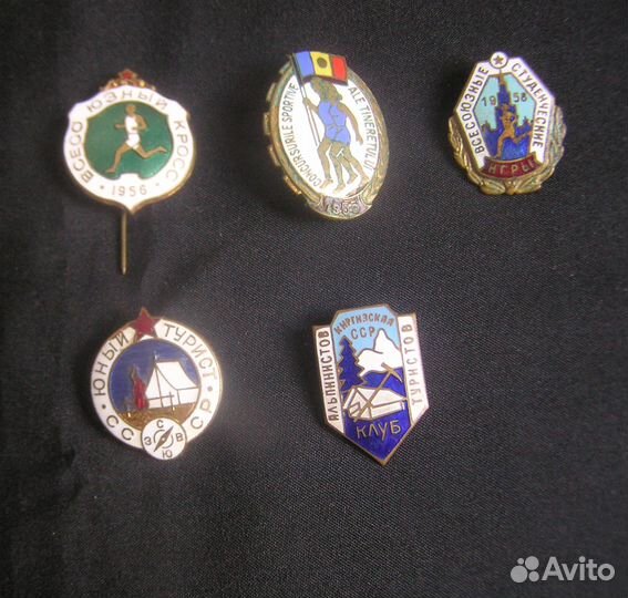 5 спортивных значков 50-х годов 20 века