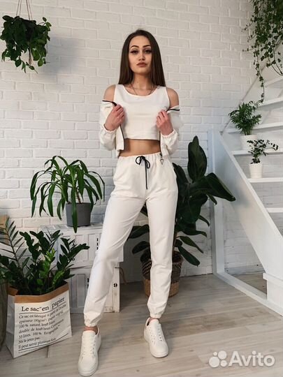 Костюм тройка новый