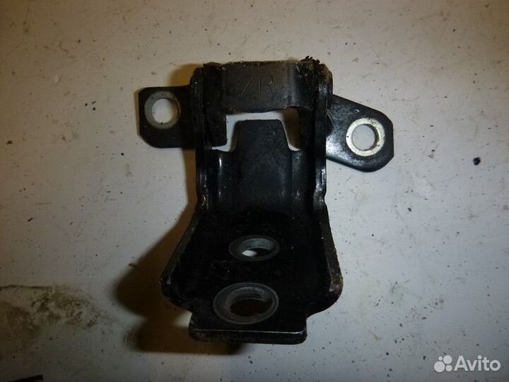 Петля двери задней левой нижняя mazda CX 5 2012-20