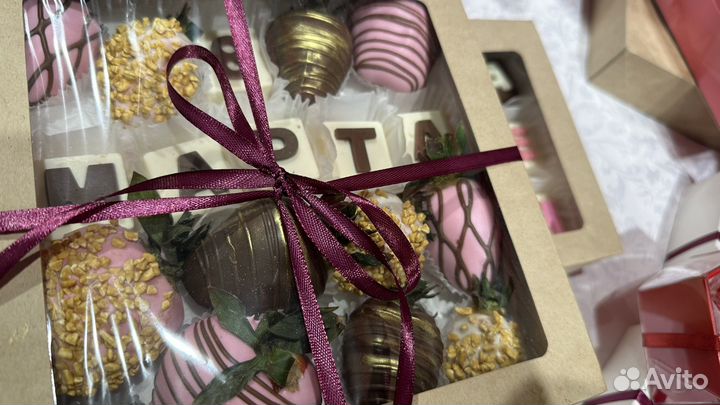 Клубника шоколад надписями 8 марта