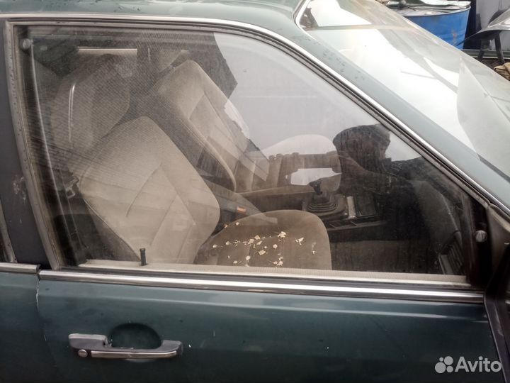 Стекло переднее правое Audi 100 C3