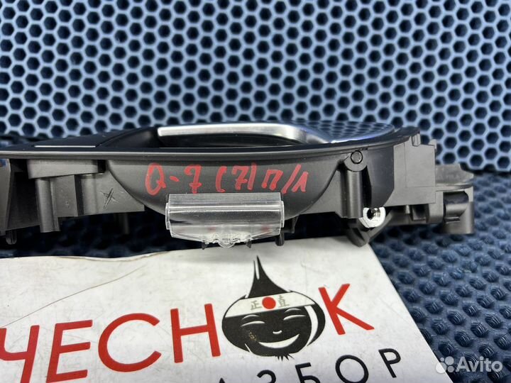 Ручка внутренняя передней левой двери Audi Q7