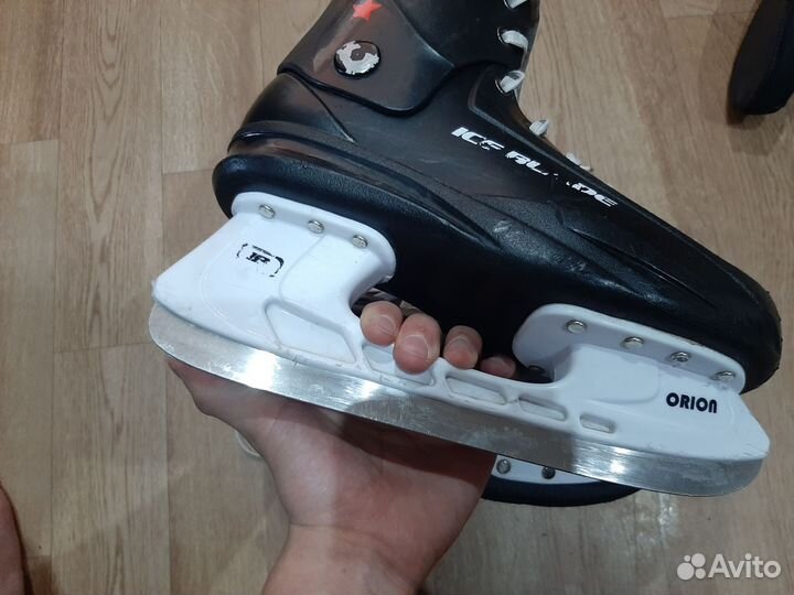 Коньки хоккейные