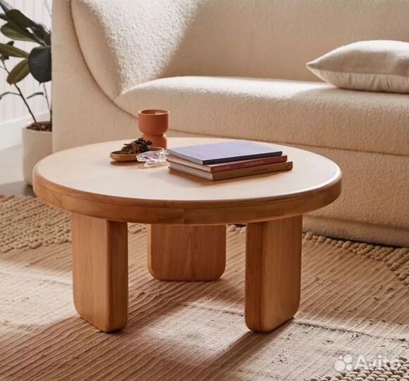 Дизайнерский журнальный столик из массива