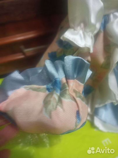 Кукла фарфоровая