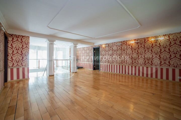 Коттедж 421,4 м² на участке 11,5 сот.