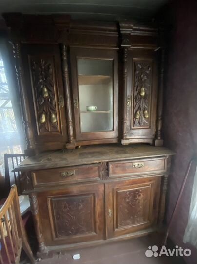 Буфеты и серванты старинные