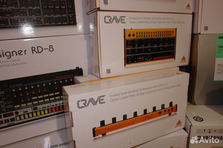 В наличии - Аналоговый синтезатор: Behringer Crave