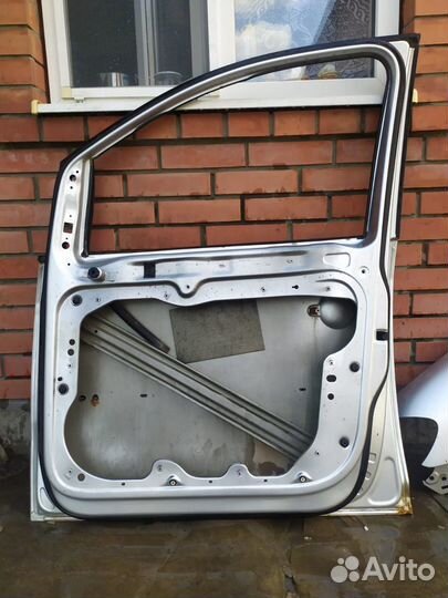 Дверь пер. прав. Volkswagen Touran 2007г