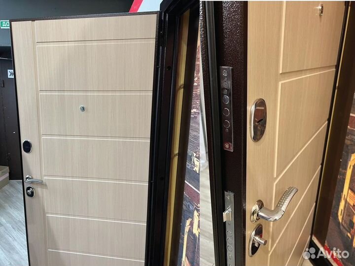 Входная металлическая дверь