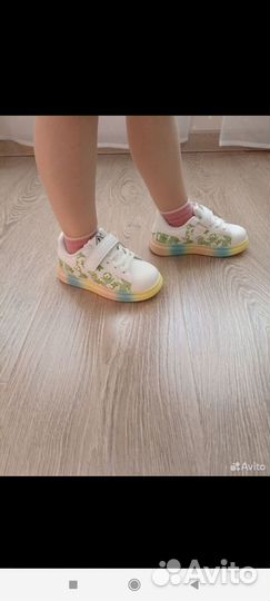 Кроссовки для девочки