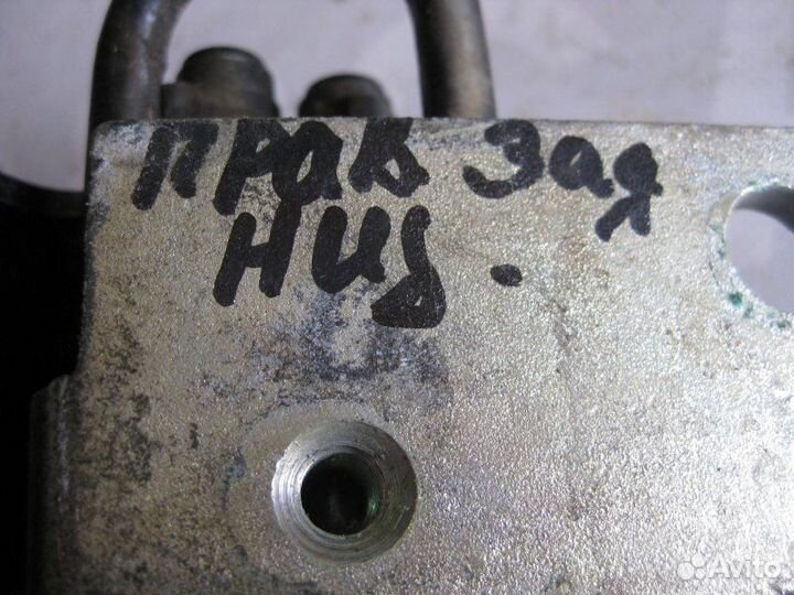 Петля двери нижняя задняя правая Volkswagen