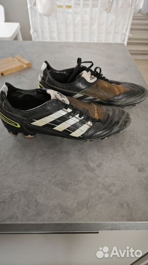 Футбольные бутсы adidas predator