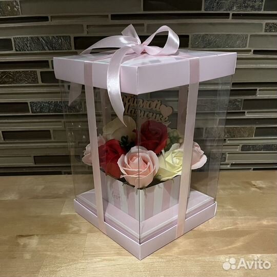 Букет из мыльных роз в коробке-аквариуме