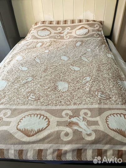 Кровать двухспальная с матрасом