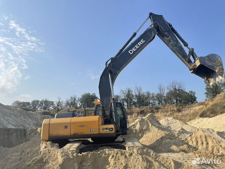 Гусеничный экскаватор John Deere E240 LC, 2014