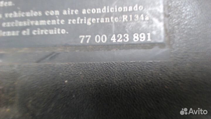 Решетка радиатора Renault Clio, 2001