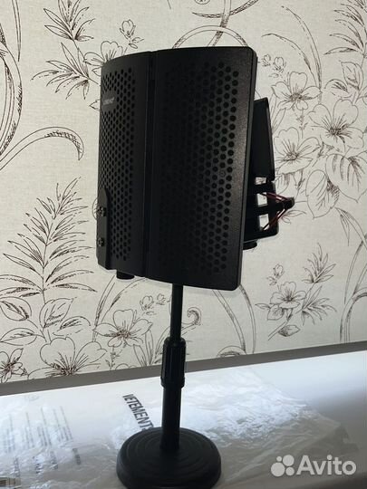 Стойка для микрофона с акустическим экраном