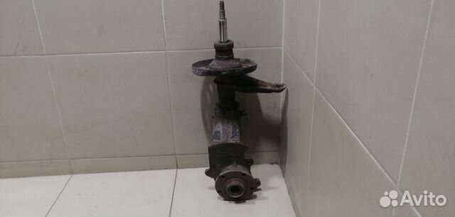 Кулак поворотный передний правый 100 C4 1991-1994