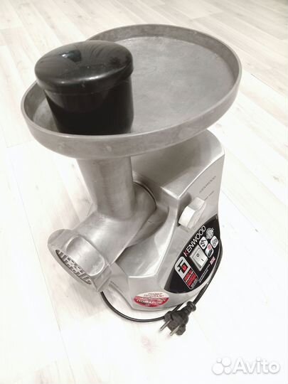 Электрическая мясорубка Kenwood Pro 1600