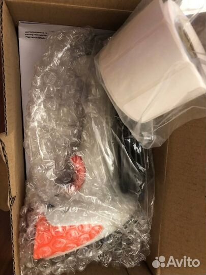 Рулончик этикеток и сканер штрихкода