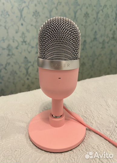 Микрофон Razer Seiren Mini розовый